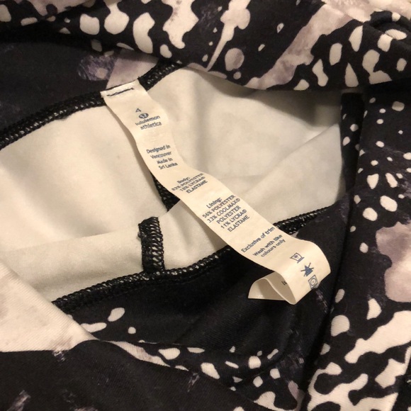 Short Lululemon Lycra Shorts (Size 4) - Picture 4 of 4